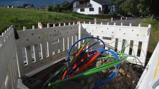 Der Glasfaserausbau in Hardheim (hier in der Höhenstraße im Ortsteil Schweinberg) geht mit einer neuen Methode weiter.