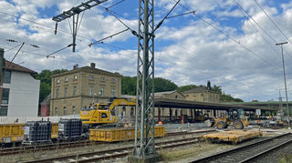 Am Osterburkener Bahnhof will die Bahn eine Fußgängerbrücke zwischen den Gleisen 1 und 2 errichten. Die Stadt wollte sich die Option offen halten, diese bis in die Güterhallenstraße zu verlängern.