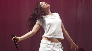 Lorde tritt während des Glastonbury Festivals in Worthy Farm auf.
