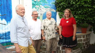 50 Jahre „Bürgerinitiative Kinderferienfahrten Weikersheim“ – ein echtes Erfolgsmodell. Die Aufnahme zeigt Gründungsmitglied Karl Hermann Scheithe-Erhardt (links), mit seinem Nachfolger Rudi Dengler, Vorstandsmitglied Wolfgang Heiligers und Nicole Floeder, die seit 2023 gemeinsam mit Katrin Jäger leitet.