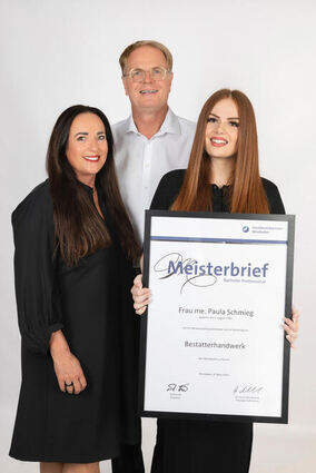 Paula Schmieg mit ihren Eltern Monika und Thomas Schmieg.