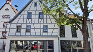 Noch ist für die seit dem Frühjahr fertiggestellte Gastronomie am Möhlerplatz etwas Geduld bezüglich eines Betreibers gefragt. Es kommt zu regelmäßigen Besichtigungen potenzieller Interessenten. Die Verantwortlichen brauchen aber einen längeren Atem, sind aber guten Mutes.