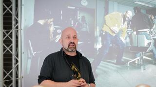 Dominik Kuhn, auch bekannt als Comedian „Dodokay“, sprach beim Wirtschaftsforum der Stadt Lauda-Königshofen in unterhaltsamer Weise über das Thema Künstliche Intelligenz.