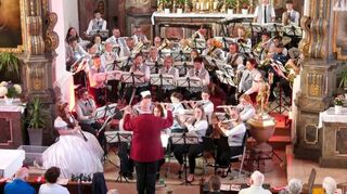 Unter dem Motto „Servus Sissi – ein kaiserlich musikalischer Sommerabend“ wurde ein stimmungsvoller und charmanter Abend geboten, der in bester Erinnerung bleiben wird.