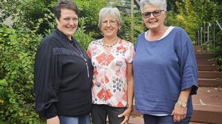 Am Montag wurde die langjährige Trainerin Ilse Hess im Beisein ihrer Nachfolgerin Nicole Bauer (links) und der Abteilungsleiterin Agnes Stauder (rechts) von den Gymnastikfrauen des SV Niklashausen verabschiedet.