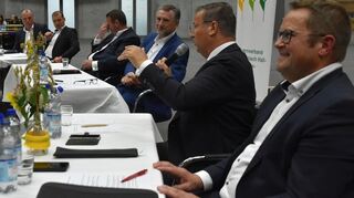 Jürgen Maurer, Peter Hauk, Günther Felßner, Dr. Wilhelm Uffelmann, Thomas Wieser und Clemens Tönniers beim Hearing in Ilshofen.