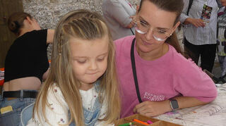 Am Stand der Igersheimer Kindergarteneinrichtungen konnte nach Herzenslust gebastelt und gemalt werden.