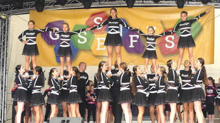 Die Cheerleader "Black Eagels" des TV Bad Mergentheim zeigten Sportakrobatik auf hohem Niveau.