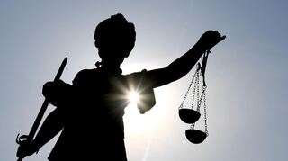Justitia: ein starkes Symbol für das Rechtssystem. Bild: dpa/Arne Dedert