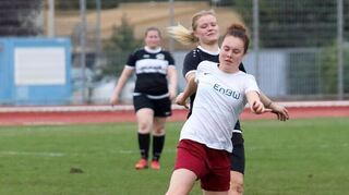 Die SpG Dittwar/Tauberbischofsheim (weißes Trikot) und die SpG Hettingen/Reisenbach duellieren sich auch in der neuen Spielzeit in der Landesliga.