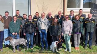 Werner Frank (Dritter von rechts) wurde im Kreis seiner Kollegen und Kolleginnen verabschiedet. Seine Nachfolgerin wird, Lea Moos (Sechste von rechts).