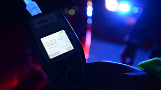 Ein Gerät der Polizei zur Messung des Atemalkoholwertes. Mit knapp zwei Promille soll ein Niederstettener mit dem Auto gefahren sein, bestreitet das aber.