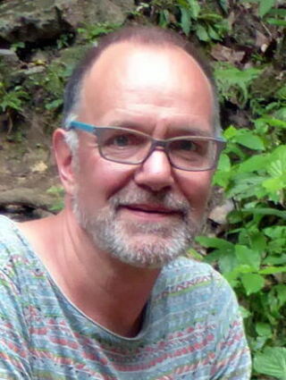 Autor Andreas Salewski hat unter seinem aktuellen Namen Andreas Haller bereits 2023 das Finale von Erzähl mir was gewonnen.