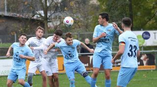Der SV Wachbach (in Weiß) und die SGM Markelsheim/Elpersheim kennen sich aus den vergangenen Spielzeiten bestens.