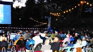 Die Premiere des Open-Air-Kinos auf dem Schlossberg in Boxberg war ein voller Erfolg. Rund 300 Besucher genossen an drei Abenden das besondere Ambiente.