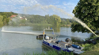 Seit Dienstagabend ist das Technische Hilfswerk am Gottersdorfer See im Einsatz.