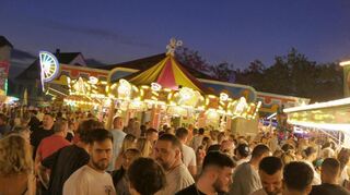 Gedränge auf dem Festgelände im vergangenen Jahr. In diesem Jahr beginnt der 196. Buchener Schützenmarkt mit dem Eröffnungsumzug am Samstag offiziell.