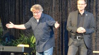 Matthias Reuter (links) und Benjamin Eisenberg traten mit einem "Best-of"-Programm im Weinhaus Ruthardt auf.