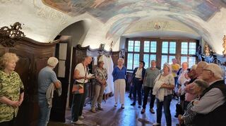 Auf großes Interesse stieß am Freitag die Führung durch die Sakristei in der Klosterkirche Bronnbach.