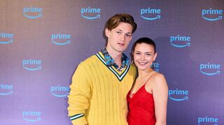 Im November wieder in der Teenie-Serie «Maxton Hall» zu sehen: Damian Hardung und Harriet Herbig-Matten. (Archivbild)
