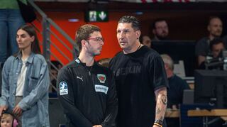 Seit 2020 bei den Füchsen: Jaron Siewert (l.) und Stefan Kretzschmar. (Archivbild)