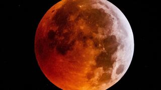 Eine totale Mondfinsternis ist am Sonntagabend in Deutschland zu beobachten.