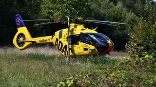 Der Verletzte wurde mit dem Rettungshubschrauber in eine Klinik geflogen.
