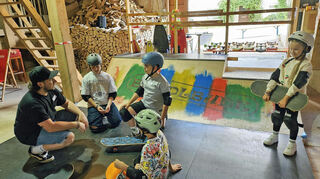 Der Verein Bredlbude aus Reinsbronn bot erstmals einen Skateboard-Workshop für Kids. Langfristiges Ziel ist ein Skatepark in Creglingen.