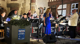 Für musikalische Unterhaltung sorgte am Freitagabend nach der offiziellen Eröffnung wie im vergangenen Jahr die Tauber Big Band unter der Leitung von Luk Murphy
