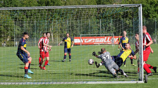 Mit dem 1:0 von Florian Schwarz machte sich die SGM Weikersheim/Laudenbach auf den Weg zum Sieg im Spitzenspiel.