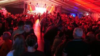 Am Samstagabend fand man kaum einen freien Platz im Festzelt beim Schützenmarkt.