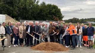 Beim ersten Spatenstich für die Erweiterung des Mudauer Gewerbegebiets „Stöckig II“ entstand dieses Bild.