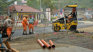 Die Baustelle am Bahnübergang in Bad Mergentheim ist auf der Zielgeraden.