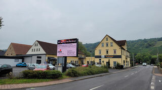 Der zukünftige Standort des Weikersheimer Rettungswagens liegt verkehrsgünstig am Stadteingang. Die Rettungskräfte beziehen die Räume über dem LBV-Café, der Rettungswagen wird im Hof stehen.