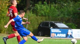 Bei der Walldürner Eintracht (in Blau/Szene aus der Vorsaison) läuft es derzeit prächtig.