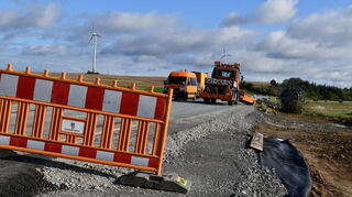 Die Sperrung auf der L 578 zwischen Großrinderfeld und Gerchsheim soll heute gegen 15 Uhr wieder aufgehoben werden.