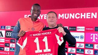 Jackson (l.) wird im Bayern-Trikot mit der 11 auflaufen.