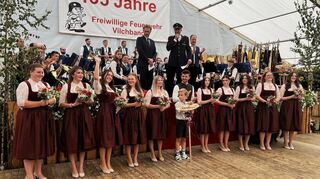 Die Vilchbänder Festdamen begleiteten den Festumzug der Freiwilligen Feuerwehr Vilchband anlässlich des 135-jährigen Jubiläums.
