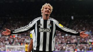 Nick Woltemade freut sich über sein erstes Tor für Newcastle.