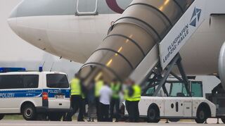 Seit der erneuten Machtübernahme durch die islamistischen Taliban im August 2021 gab es zwei Sammelabschiebungen aus Deutschland, die jeweils von Katar vermittelt wurden. (Archivbild)