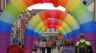 Die lange Einkaufsnacht in Bad Mergentheim zog schon ab dem Nachmittag viele Neugierige in die Stadt.