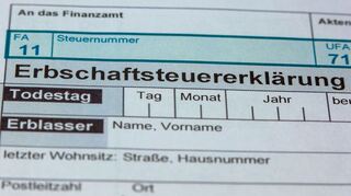Wer erbt oder Vermögen geschenkt bekommt, muss Steuern zahlen - jedenfalls ab einer Freigrenze. (Symbolbild)
