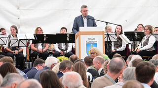 Sehr gut besucht war der politische Frühschoppen beim Großen Marklt in Külsheim. Als Festredner ging Dr. Achim Brötel, Präsident des Deutschen Landkreistags und Landrat des Neckar-Odenwald-Kreises, auf Probleme der öffentlichen Haushalte und der Rolle der Kommunen ein.