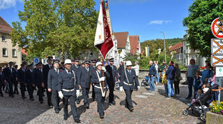 Die Igersheimer Feuerwehr-Kameraden zeigten ebenso Flagge.