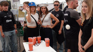 Als Publikumsmagnet erwies sich das erste Bier-Pong-Turnier beim Großen Markt.