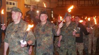 Der Fackelzug der Reservisten begann in der Buchener Innenstadt.