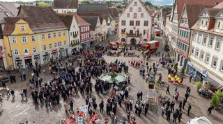 Blick aus der Vogelperspektive auf den Marktplatz: Die seit 1850 existierende Feuerwehr hat im Bad Mergentheimer Stadtgebiet unzählige Brände gelöscht, in vielen Notsituationen geholfen und Menschenleben gerettet.