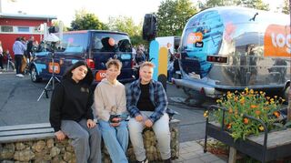 Die drei Nachwuchsredakteure Selina, Tian und Timo im Backstage-Bereich.