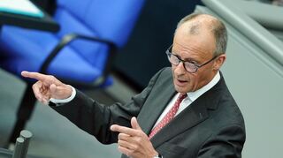 In der Generaldebatte des Bundestags stimmt Merz die Bürger auf den «Herbst der Reformen» ein.