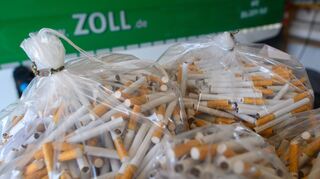 Beschlagnahmte Zigaretten aus illegalen Kanälen.